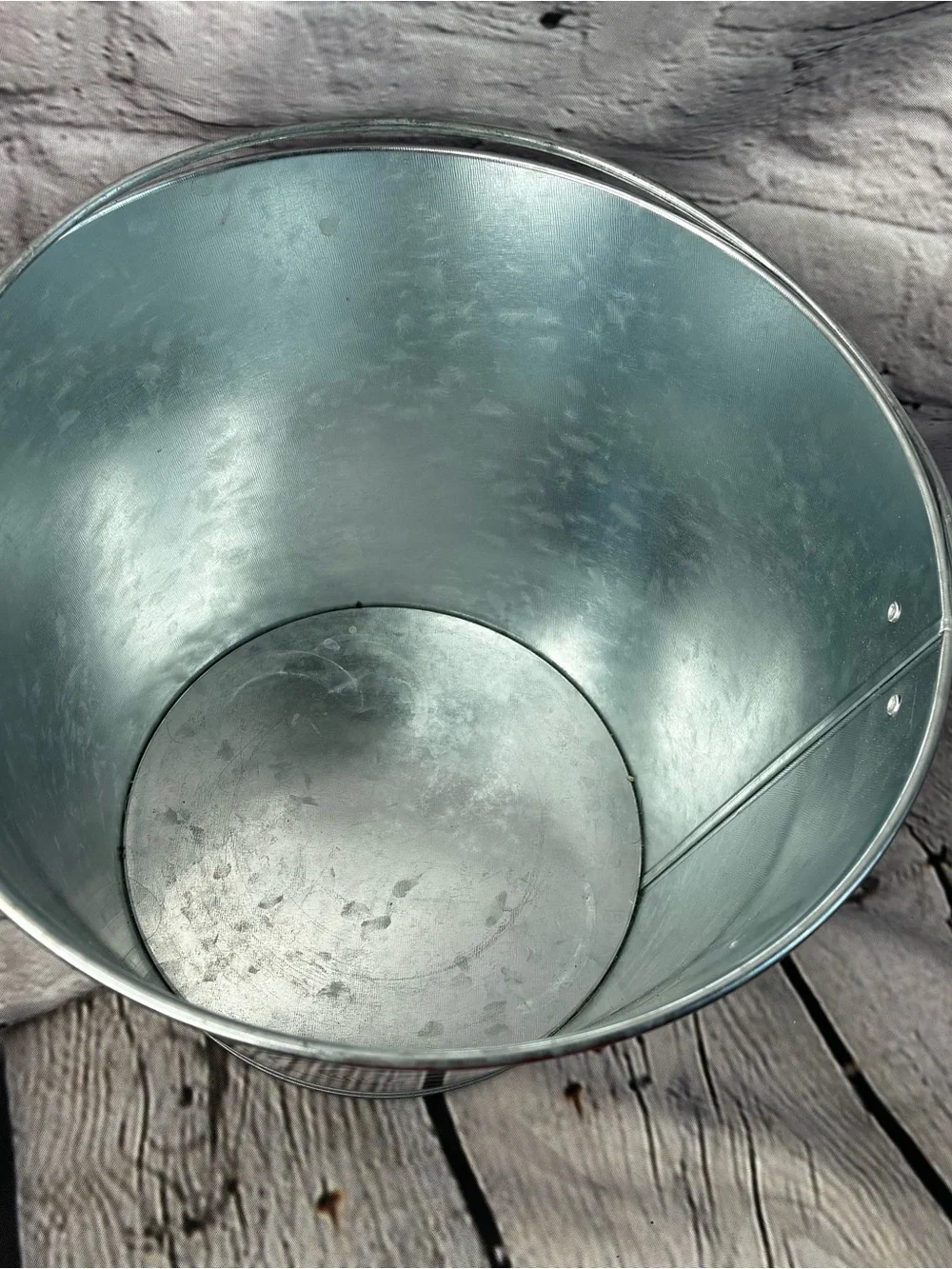 White Claw Hard Seltzer Can Metal Bucket Ice Pail Cold Drinks Bar Babe Cave GUC‎